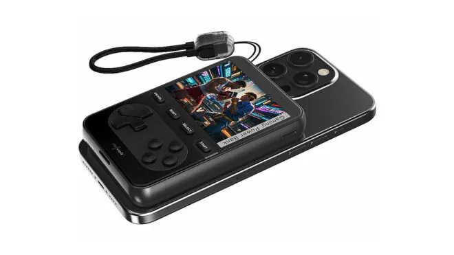 Bünyesinde 200 farklı oyunun yer aldığı, 2,8 inçlik ekrana sahip bir powerbank hazırlandı