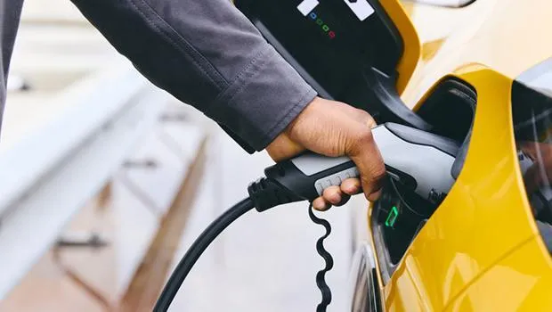 Elektrikli Araçlarda Devrim! Yangın Söndürücü Piller Geliyor