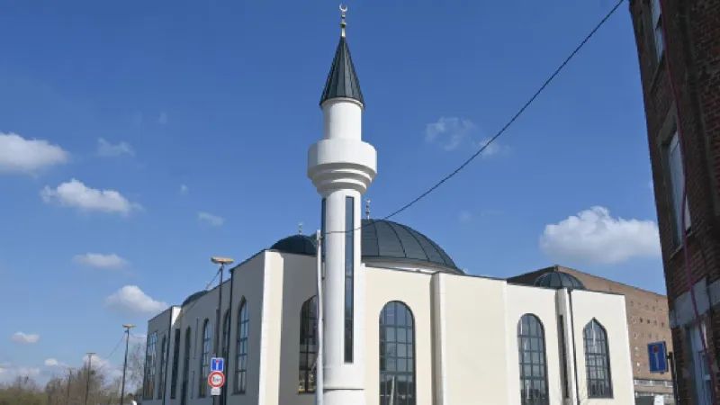 Fransa'da camide Kur'anı Kerim yakan kişi yakalandı