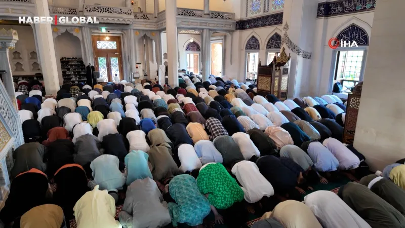 Japonya’da Kurban Bayramı namazı, yoğun katılım nedeniyle 3 kez kılındı
