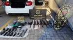 Kalaşnikof, tabanca, şarjör... Polis memurunun aracından cephanelik çıktı!