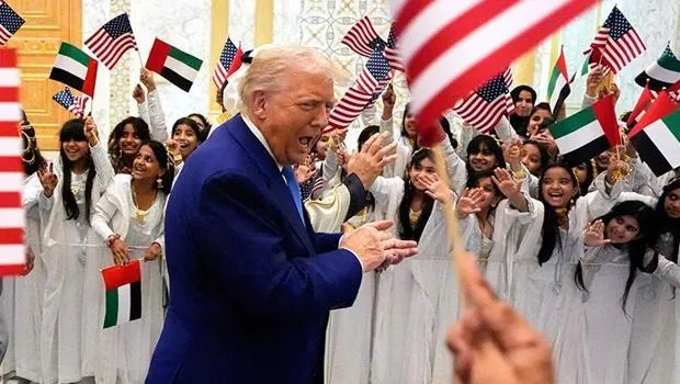 Trump'ı Büyüleyen Karşılama! BAE'li Çocuklardan Muhteşem Şov