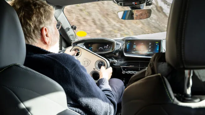 Peugeot'tan Devrim! Hypersquare Direksiyon ile Sürüş Keyfi Yeniden Tanımlanıyor