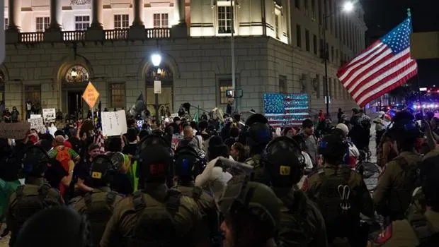 Son dakika... ABD'de sular durulmuyor! Texas'ta protestolara karşı 7 bin asker görevlendirildi