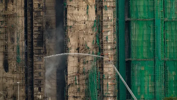 Hong Kong'da Korkunç Yangın: İhmal mi Var? Soruşturma Başlıyor!