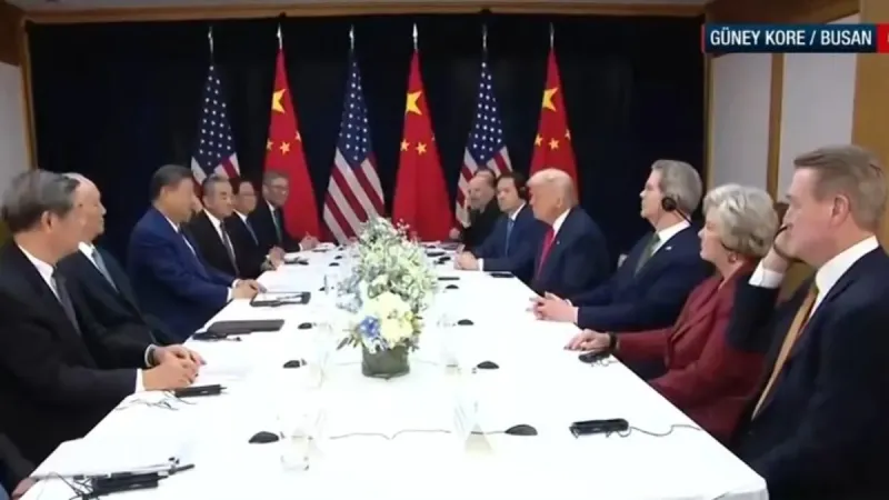 Trump ile Çin lideri XI Güney Kore'de buluştu