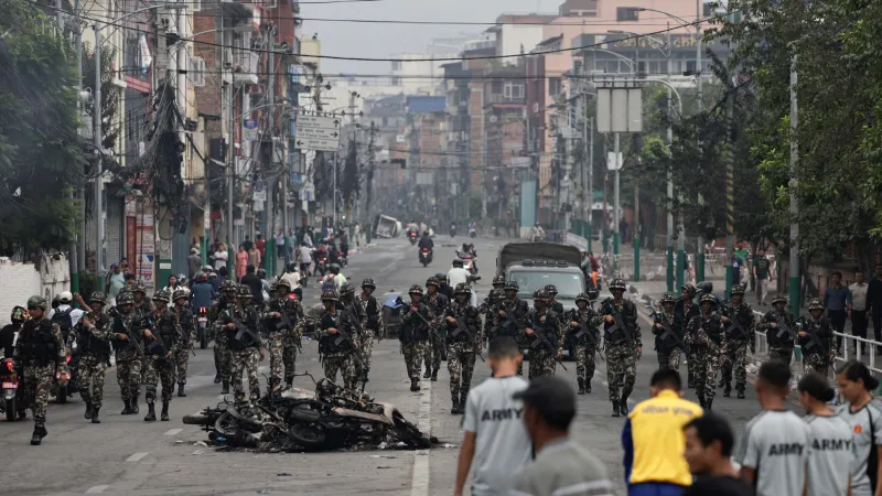 Nepal'de Z Kuşağı Hükümeti Devirdi! Sosyal Medya Yasağı Başbakanı İstifa Ettirdi